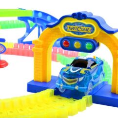 Elastne autorada koos valgusfoori ja isesõitva autoga.