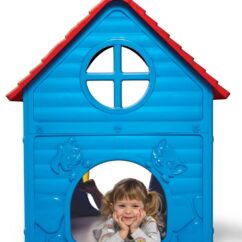 Sinine laste mänguamaja plastikust punase katusega.