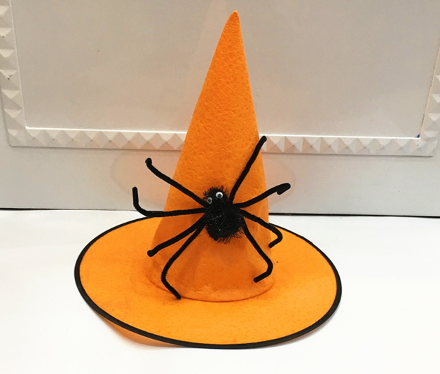 Halloweeni oranž müts suure musta ämblikuga