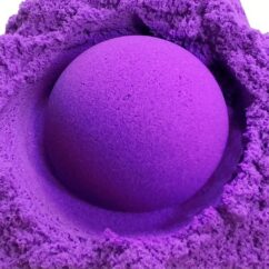 Lilla kineetiline liivahunnik ümara vormiga.