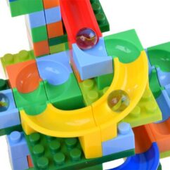 Kuulirada marble run klotsid koos kuulidega.