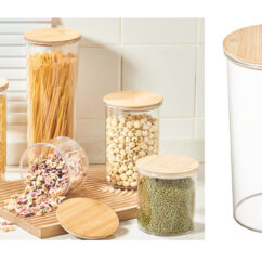 klaaspurk puidust kaanega kuivainete hoidmiseks.Pildil koos erinevate kuivainetega.