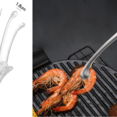 Grillil küpsevad krevetid, mida keeratakse grillnäpitsatega.