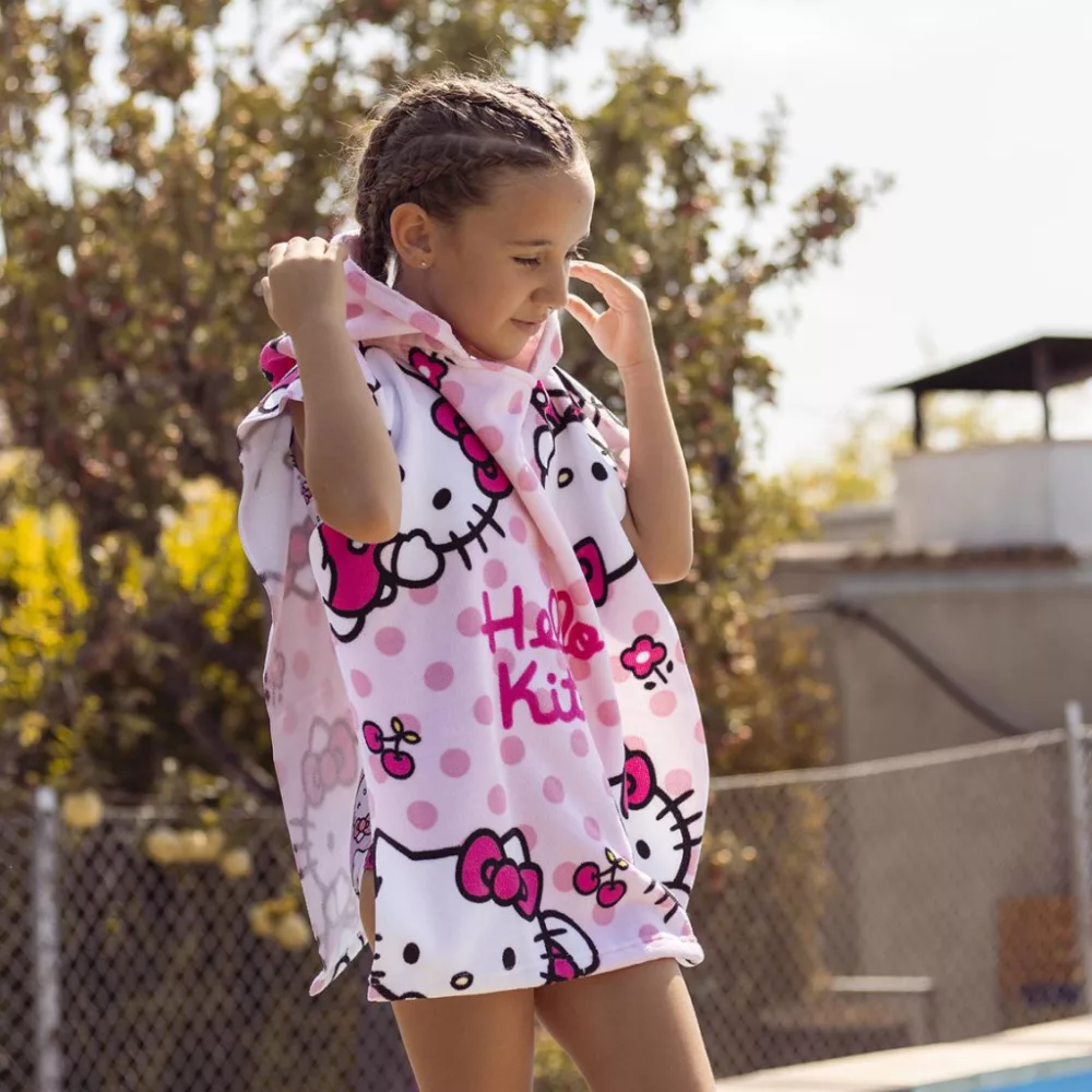 Laste pontso Hello Kitty disainiga lapse seljas.