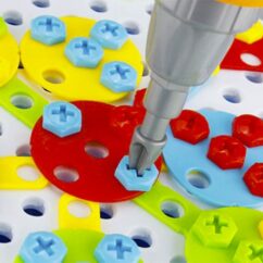 Laste komplekt trell koos värviliste mängukruvidega.