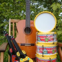 Laste trummid koos kitarriga.