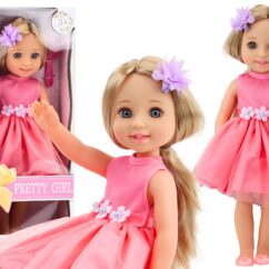 Väga eheda välimusega ilus nukk, kes näeb välja nagu väike tüdruk suurte hallide silmadega. Nukul on pikad blondid juuksed ja roosa lilledega kleit.