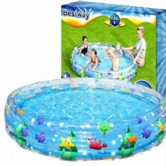 Läbipaistev bassein meregraafikaga koos karbiga.