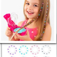Juuksekristallide paigaldaja mis on väikse tüdruku käes.